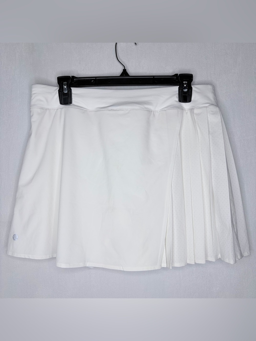 Lululemon‎ Asymmetrical White Pleated Mini Skirt - Picture 9 of 9
